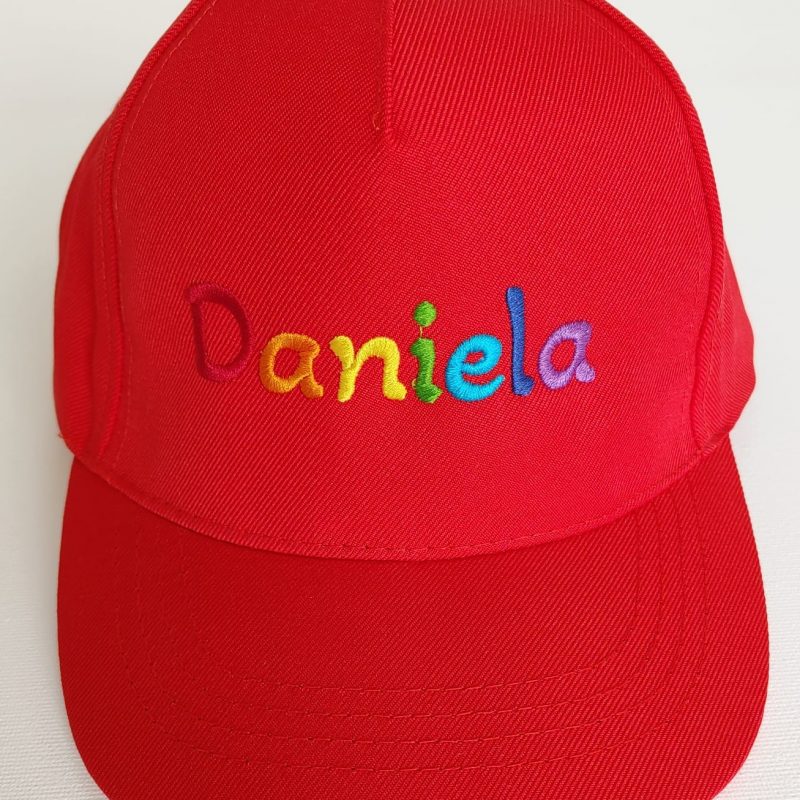 Gorra infantil Kid Recy Five, Color Rojo. Bordado Arco Iris