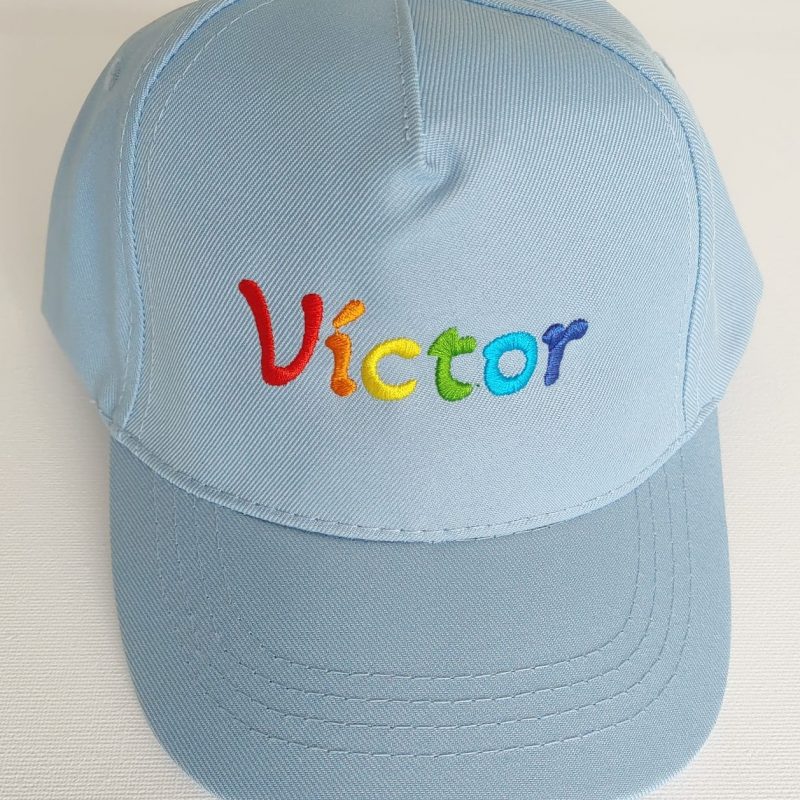 Gorra infantil Kid Recy Five, Color Azul. Bordado Arco Iris