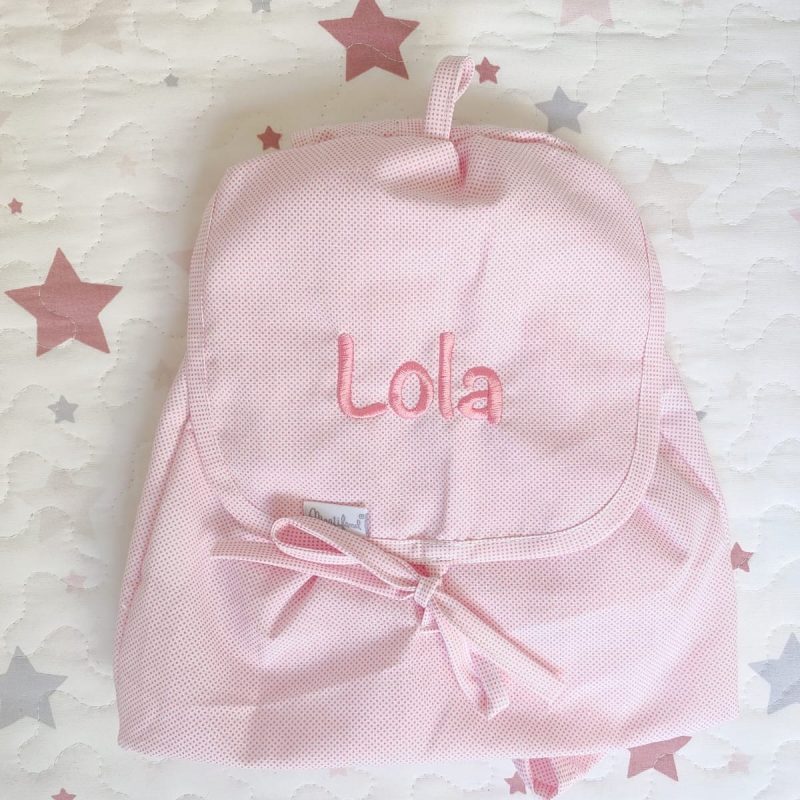 Mochila de bebé con topitos en rosa.