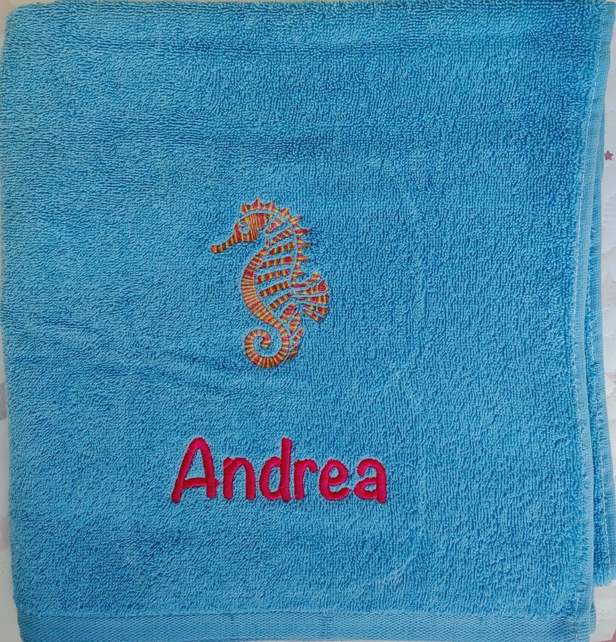 Bordados MITASI - Toalla Infantil Caballito de Mar Azulón