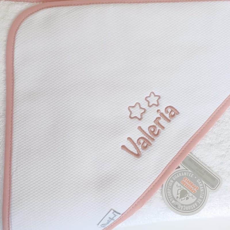 Toalla Bebé 80 cm "Mitasi" en piqué blanco ribeteada en maquillaje