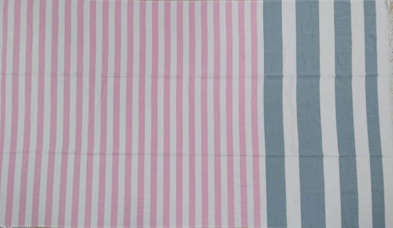 Pareo playa estampado blanco con azul y rosa - Imagen 2