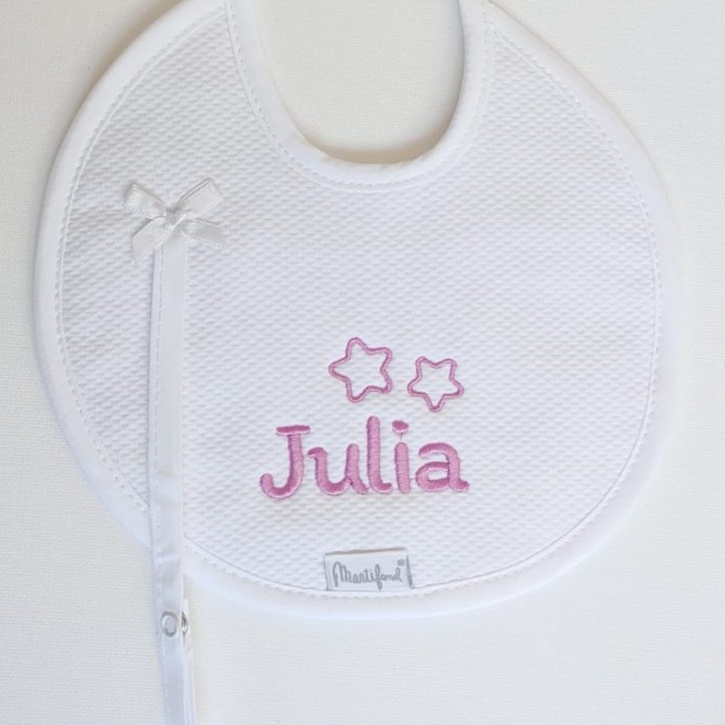 Babero redondo en piqué blanco ribeteado en blanco con chupetero