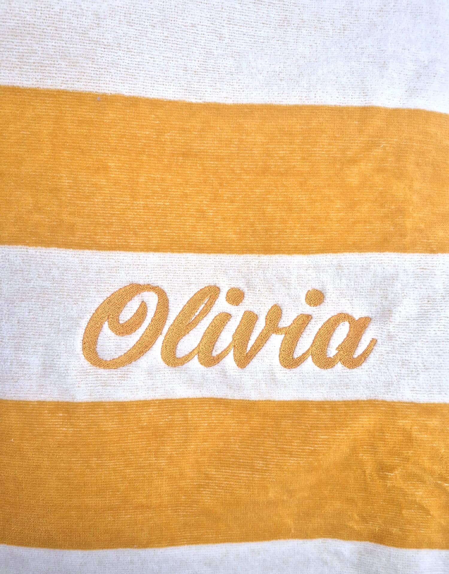 Toalla playa con rayas en blanco y mostaza - Imagen 3