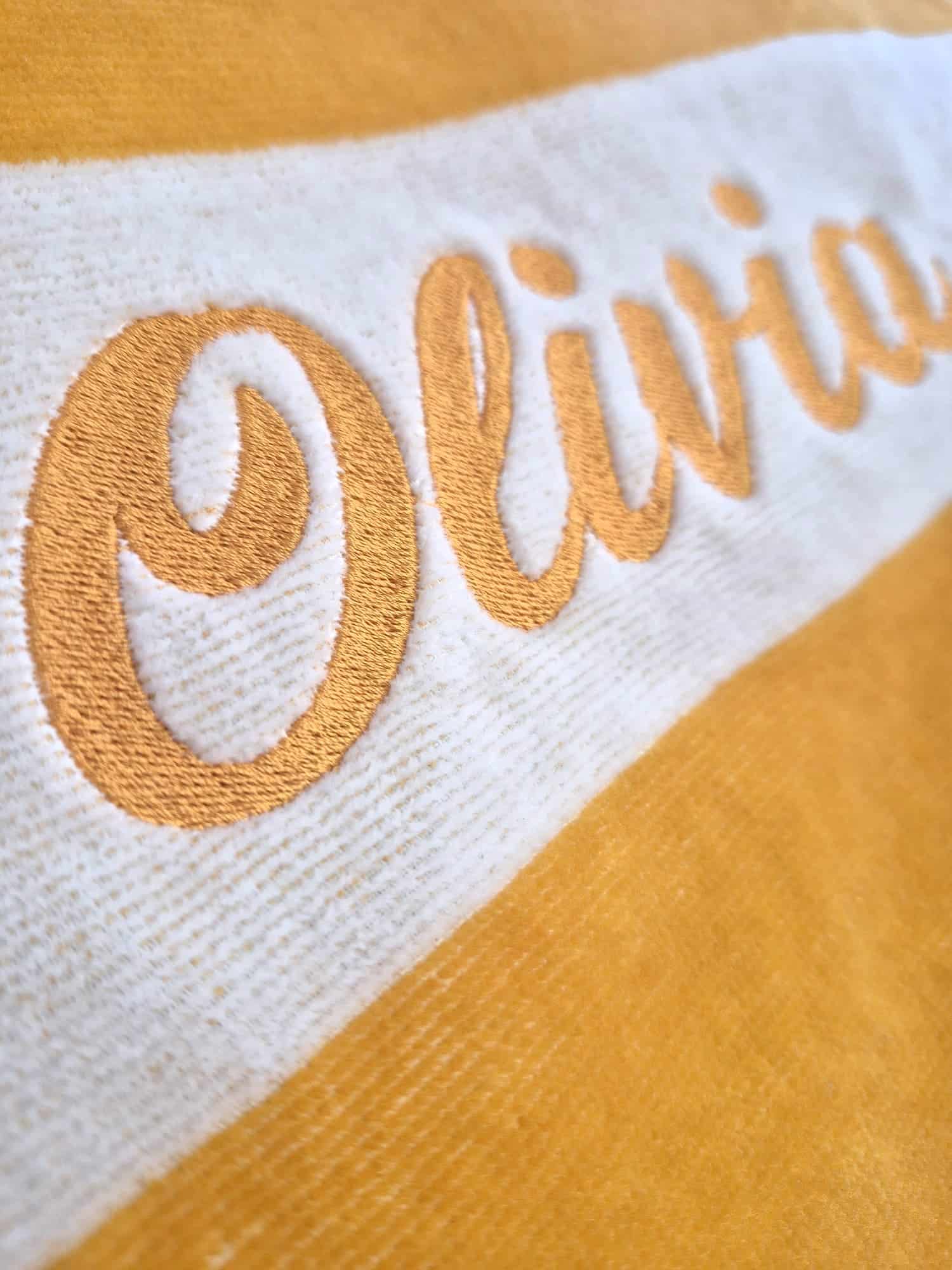 Toalla playa con rayas en blanco y mostaza - Imagen 2