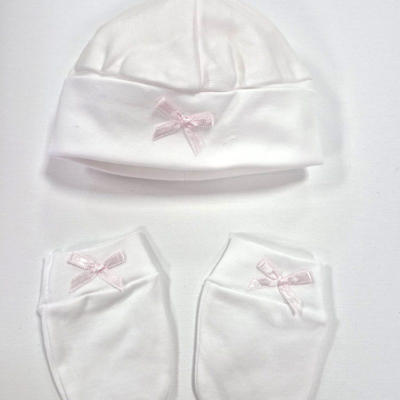 Conjunto gorrito y manoplas recién nacido blanco con lacitos en rosa