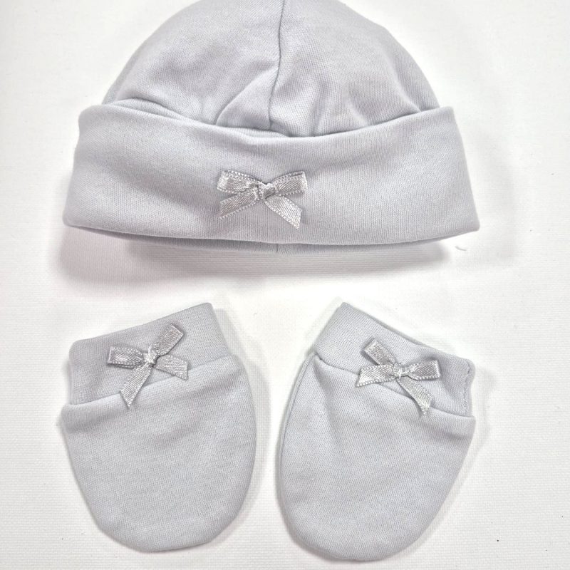 Conjunto gorrito y manoplas recién nacido gris con lacitos en gris