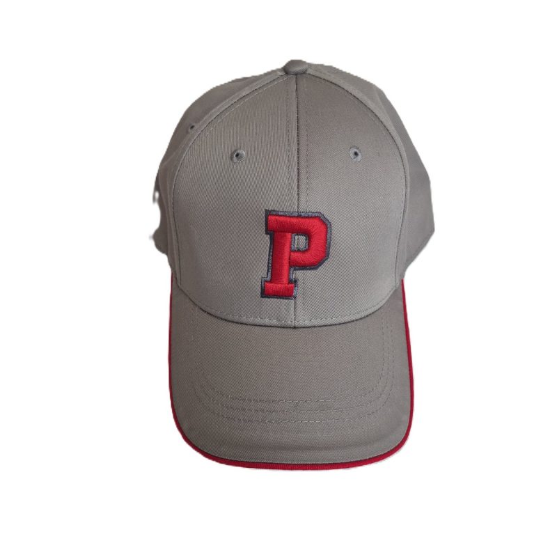 Gorra adulto gris con banda roja en visera, bordado con inicial.