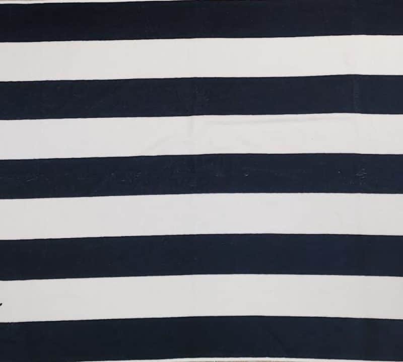 Toalla playa con rayas en blanco y marino